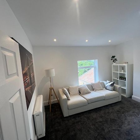 Beach House In Liverpool Waterloo Экстерьер фото